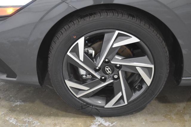new 2025 Hyundai Elantra car, priced at $25,035