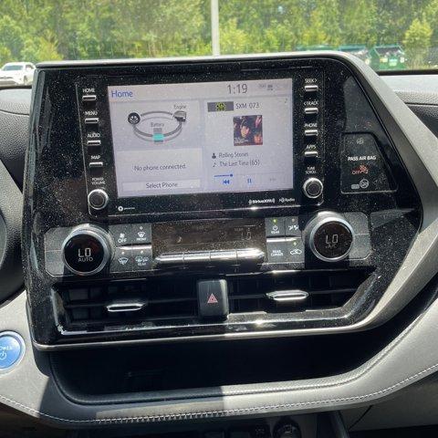 used 2020 Toyota Highlander Hybrid car, priced at $31,990