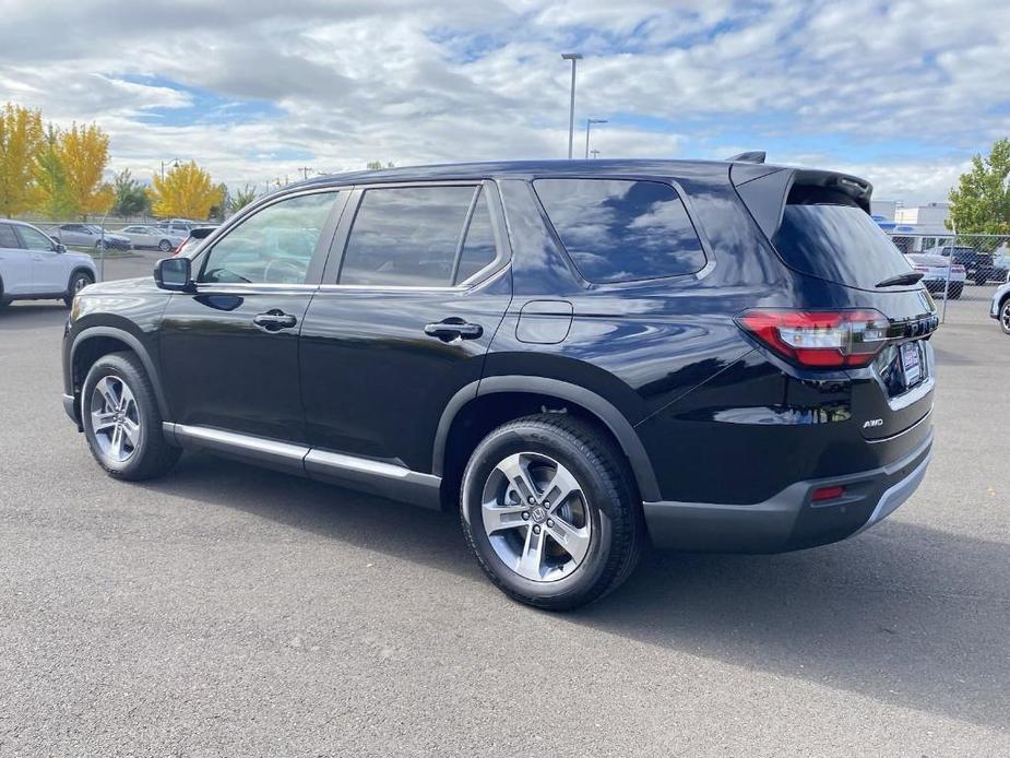 new 2025 Honda Pilot car, priced at $46,695