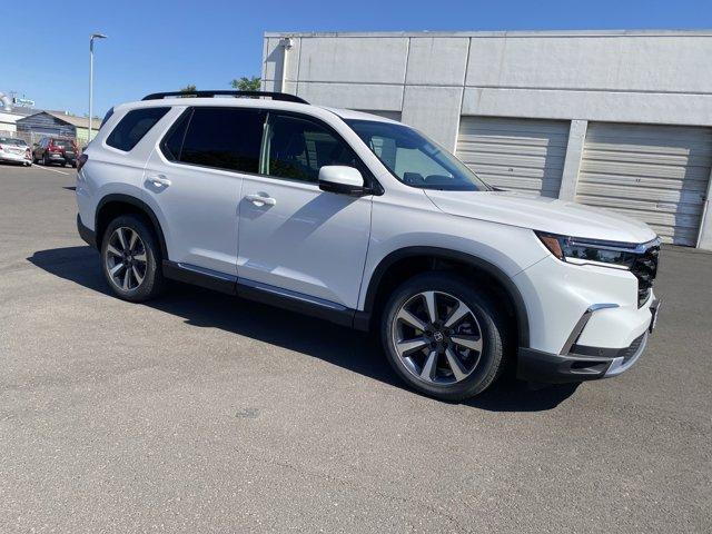 new 2025 Honda Pilot car, priced at $55,715