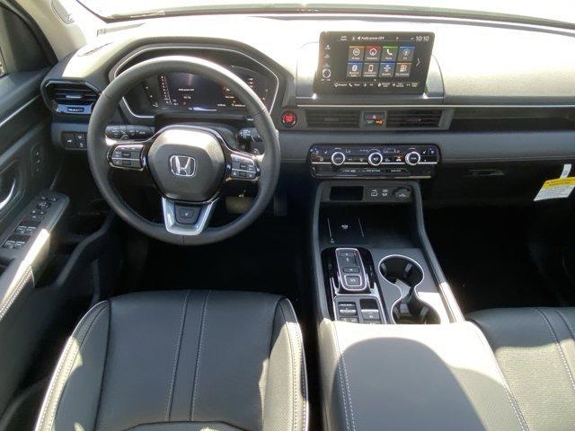 new 2025 Honda Pilot car, priced at $55,715