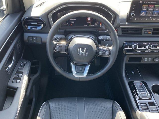 new 2025 Honda Pilot car, priced at $55,715