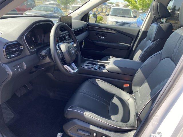 new 2025 Honda Pilot car, priced at $55,715