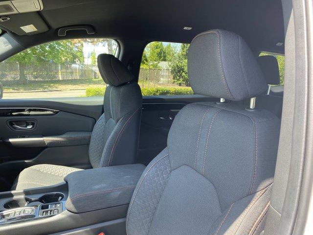 new 2025 Honda Pilot car, priced at $44,205
