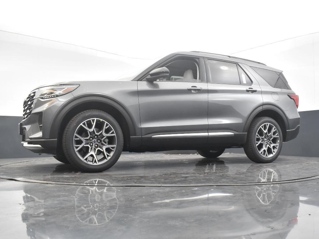 new 2025 Ford Explorer car, priced at $55,460