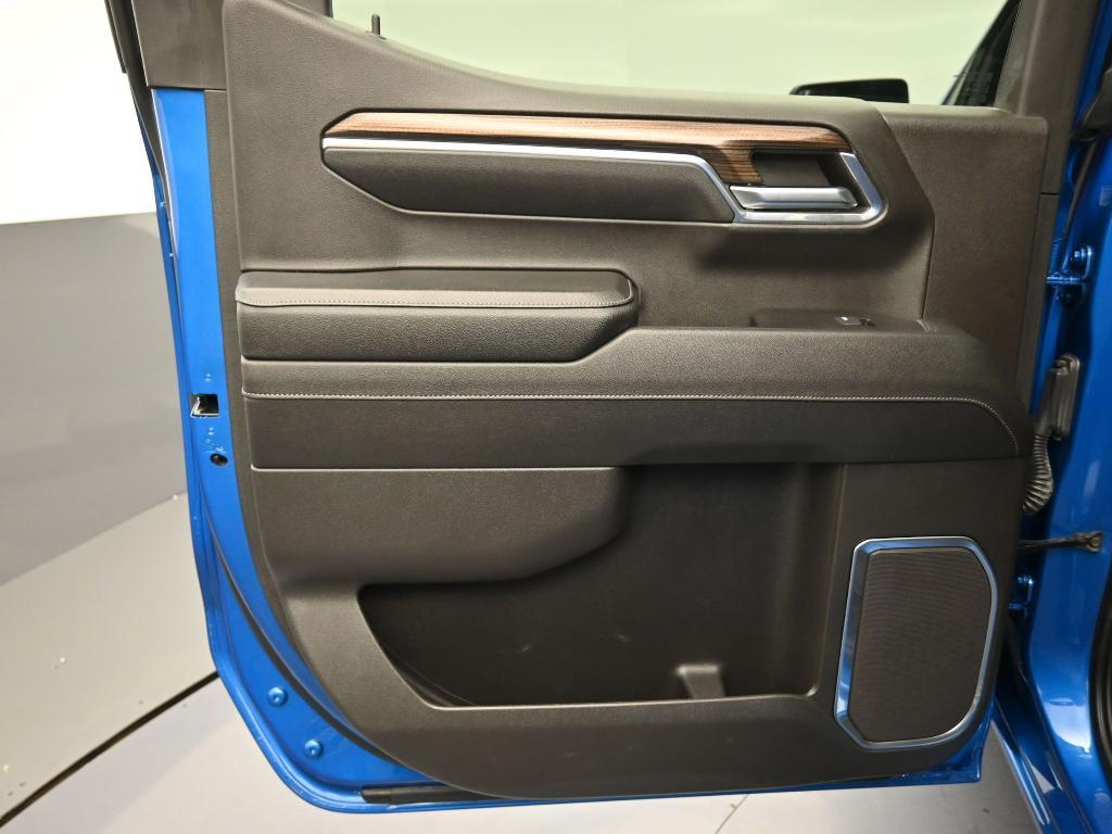 used 2024 Chevrolet Silverado 1500 car, priced at $32,994