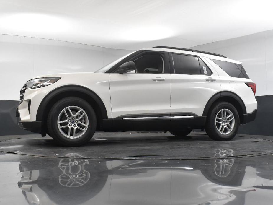 new 2025 Ford Explorer car, priced at $40,225