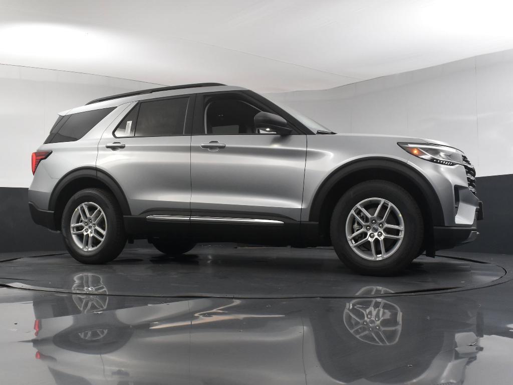 new 2025 Ford Explorer car, priced at $39,710