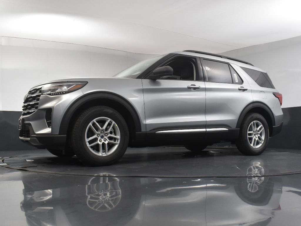 new 2025 Ford Explorer car, priced at $39,710