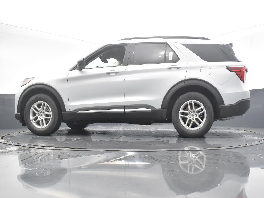 new 2025 Ford Explorer car, priced at $40,927