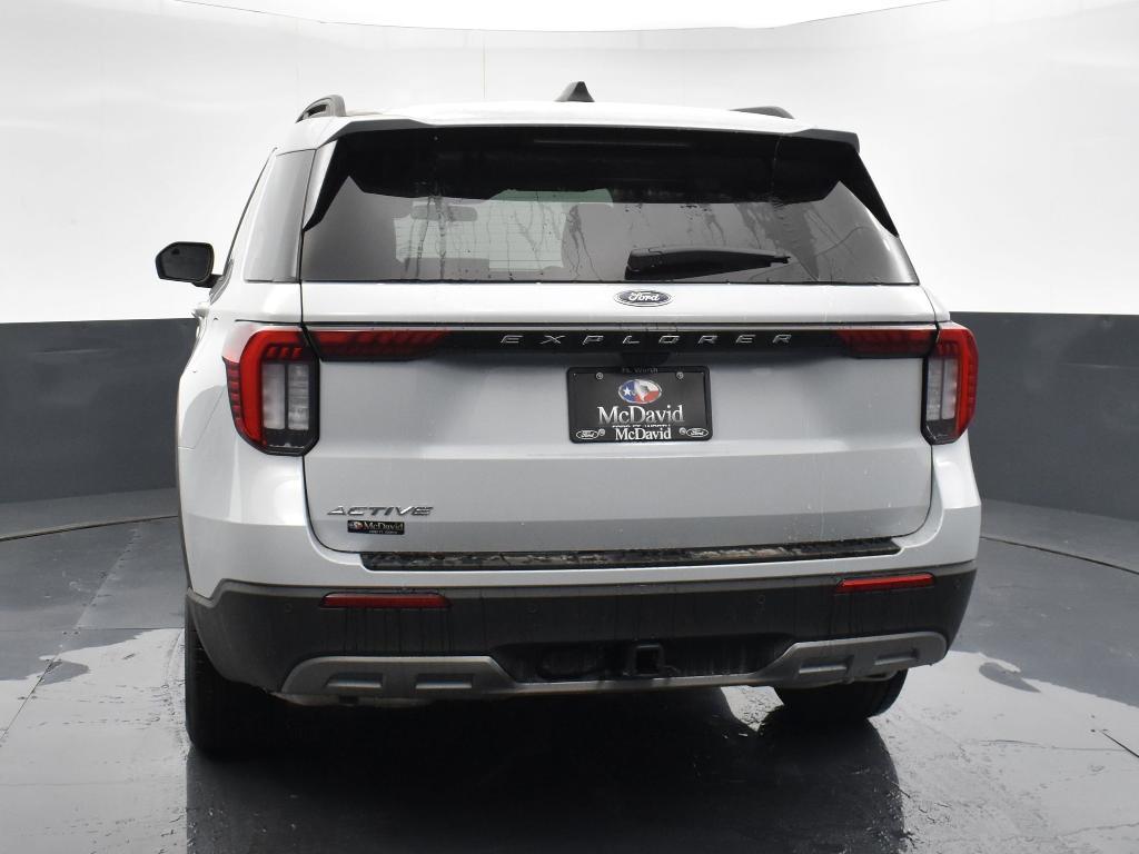 new 2025 Ford Explorer car, priced at $40,927