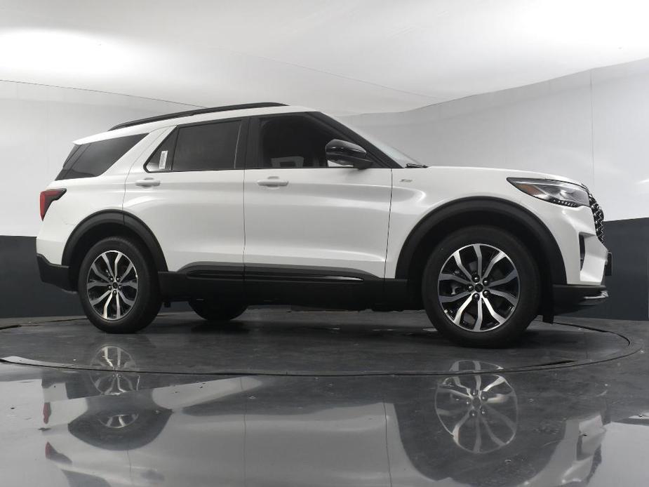 new 2025 Ford Explorer car, priced at $41,905