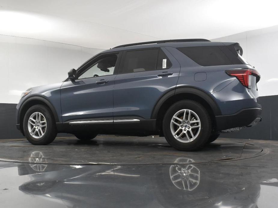 new 2025 Ford Explorer car, priced at $40,205