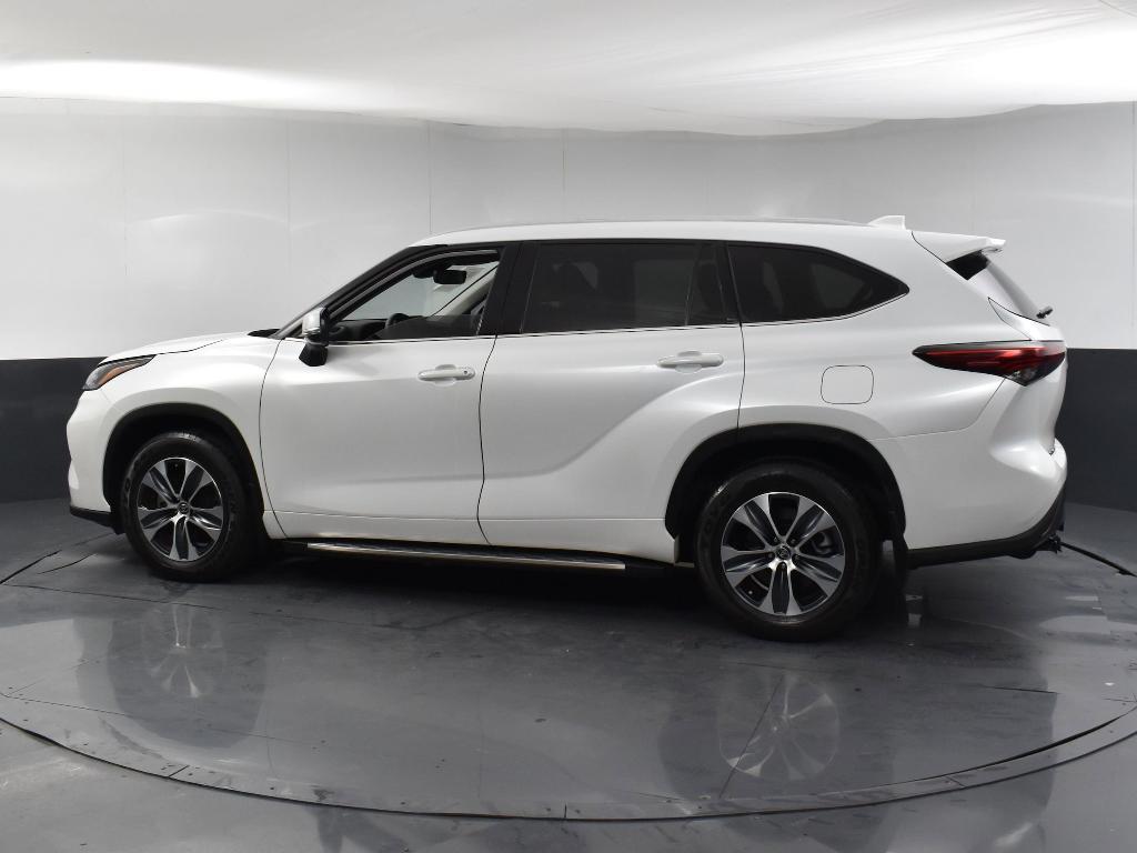 used 2022 Toyota Highlander car, priced at $32,893