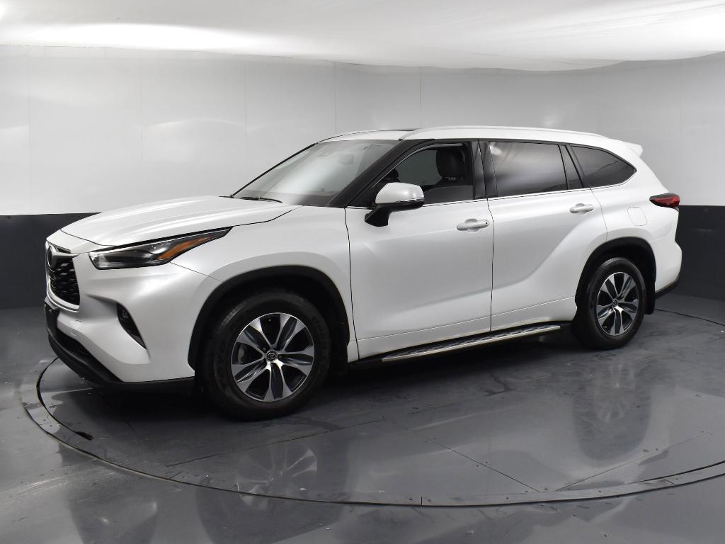 used 2022 Toyota Highlander car, priced at $32,893