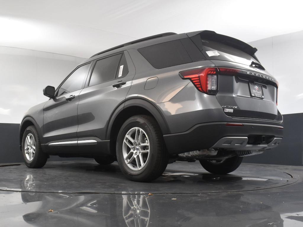 new 2025 Ford Explorer car, priced at $39,710