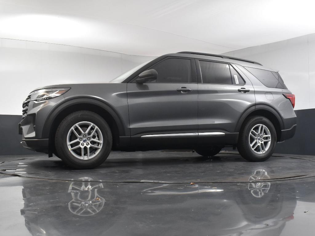 new 2025 Ford Explorer car, priced at $39,710