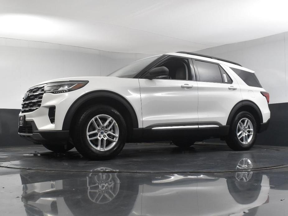 new 2025 Ford Explorer car, priced at $40,505