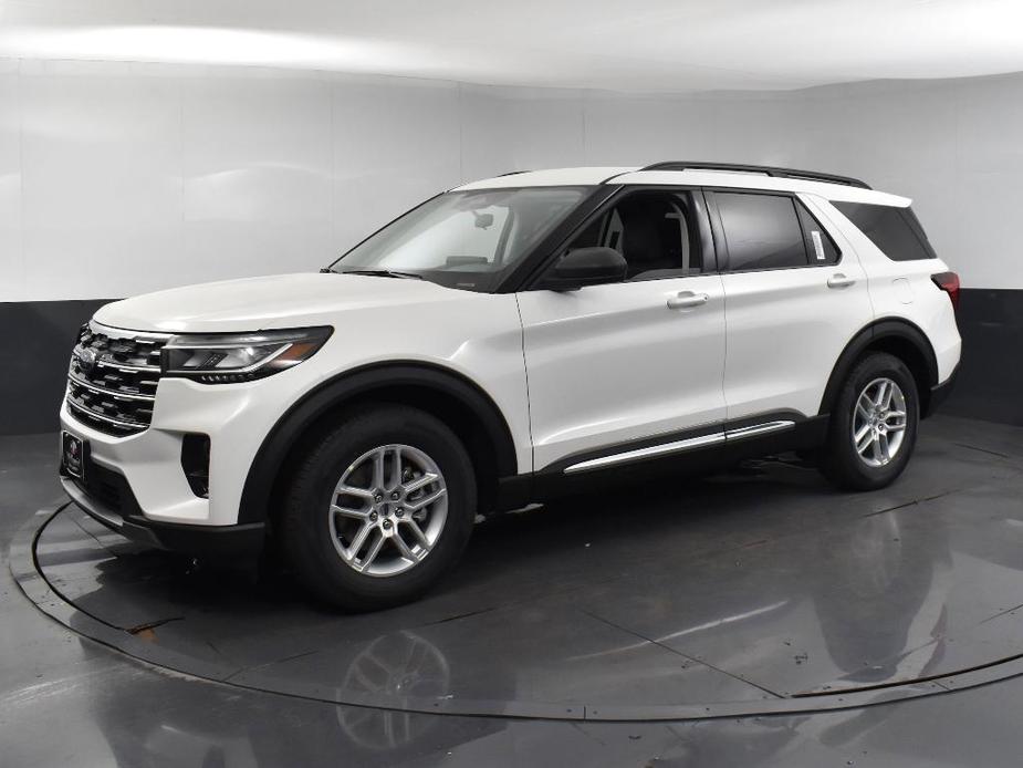 new 2025 Ford Explorer car, priced at $40,805