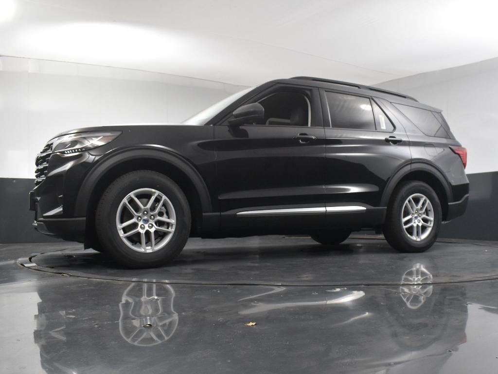 new 2025 Ford Explorer car, priced at $40,846