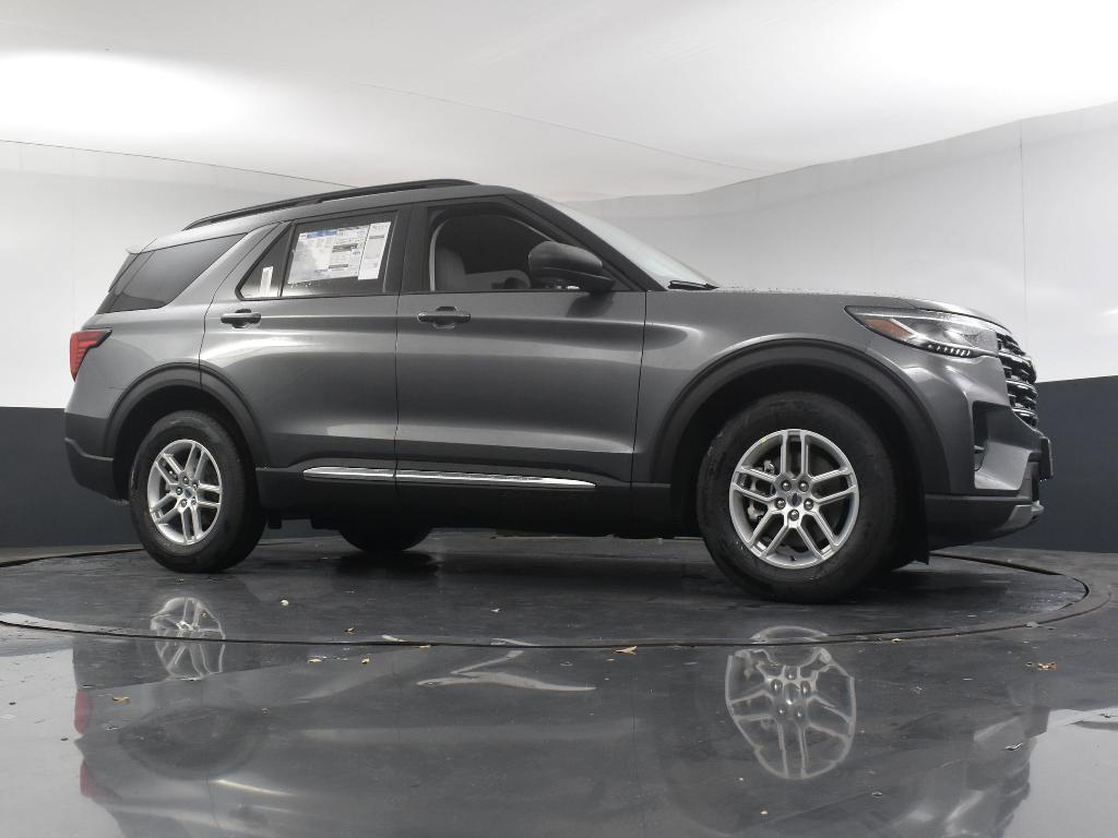 new 2025 Ford Explorer car, priced at $39,710