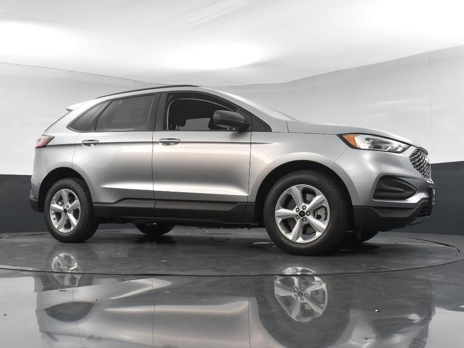 new 2024 Ford Edge car, priced at $29,425