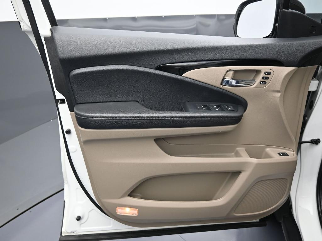 used 2022 Honda Pilot car, priced at $23,994