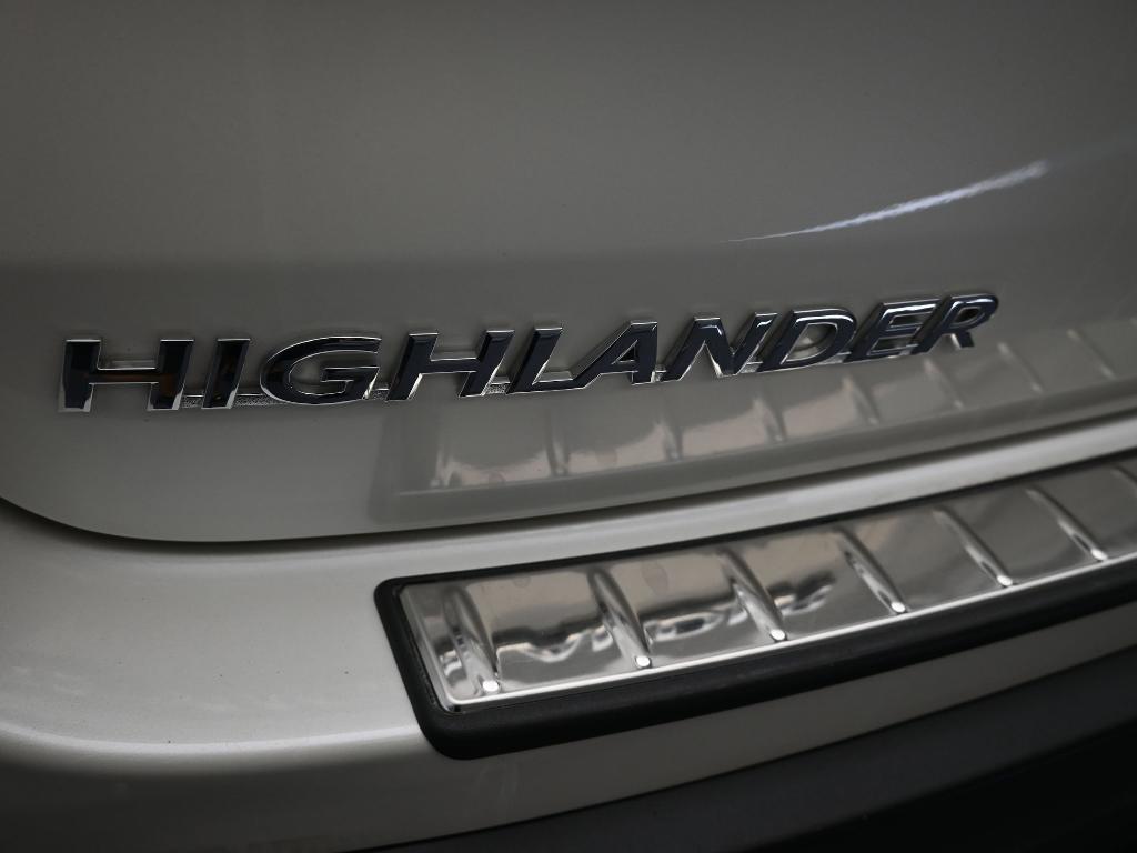 used 2018 Toyota Highlander car, priced at $21,730