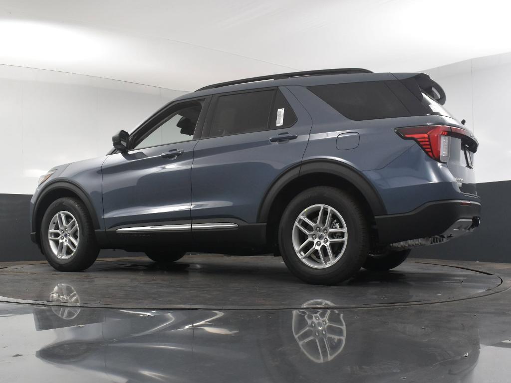 new 2025 Ford Explorer car, priced at $40,205