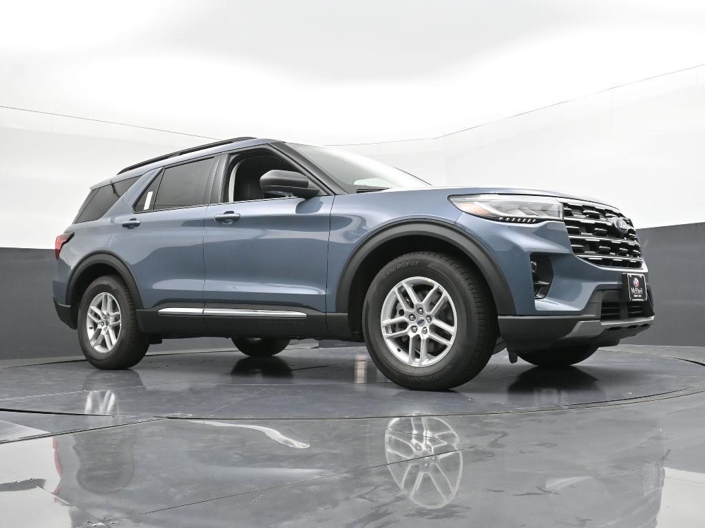 new 2025 Ford Explorer car, priced at $39,260