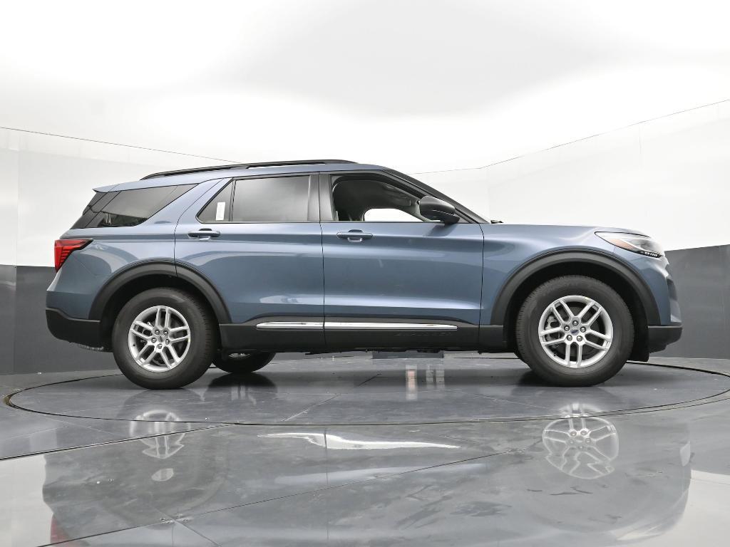 new 2025 Ford Explorer car, priced at $39,260