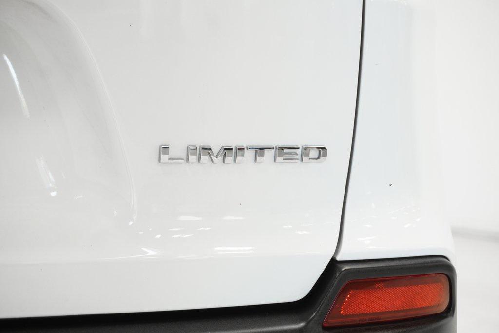 used 2021 Jeep Cherokee car, priced at $21,995