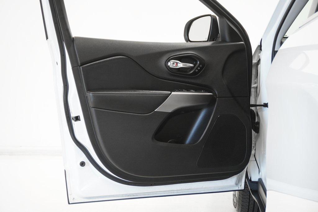 used 2021 Jeep Cherokee car, priced at $21,995