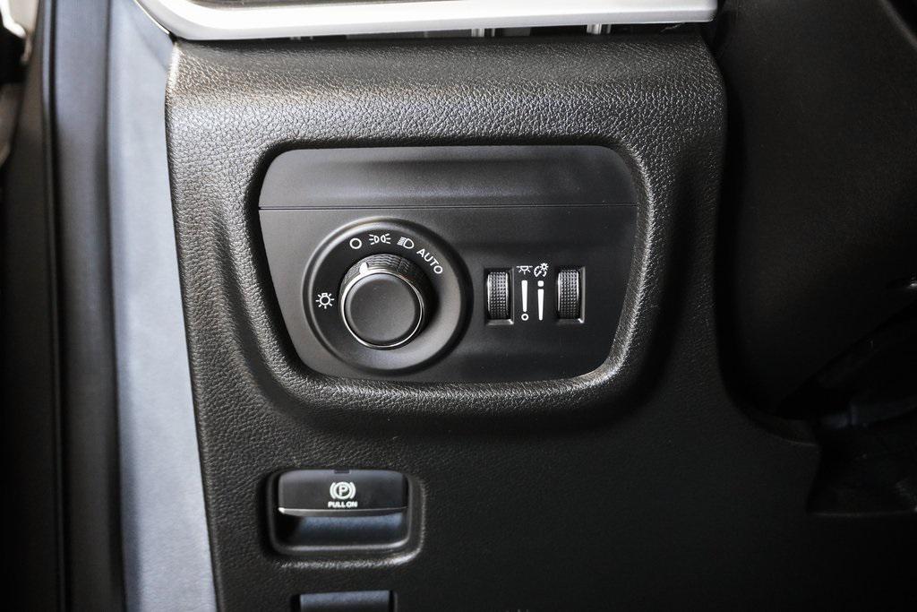 used 2024 Jeep Grand Cherokee car, priced at $29,195