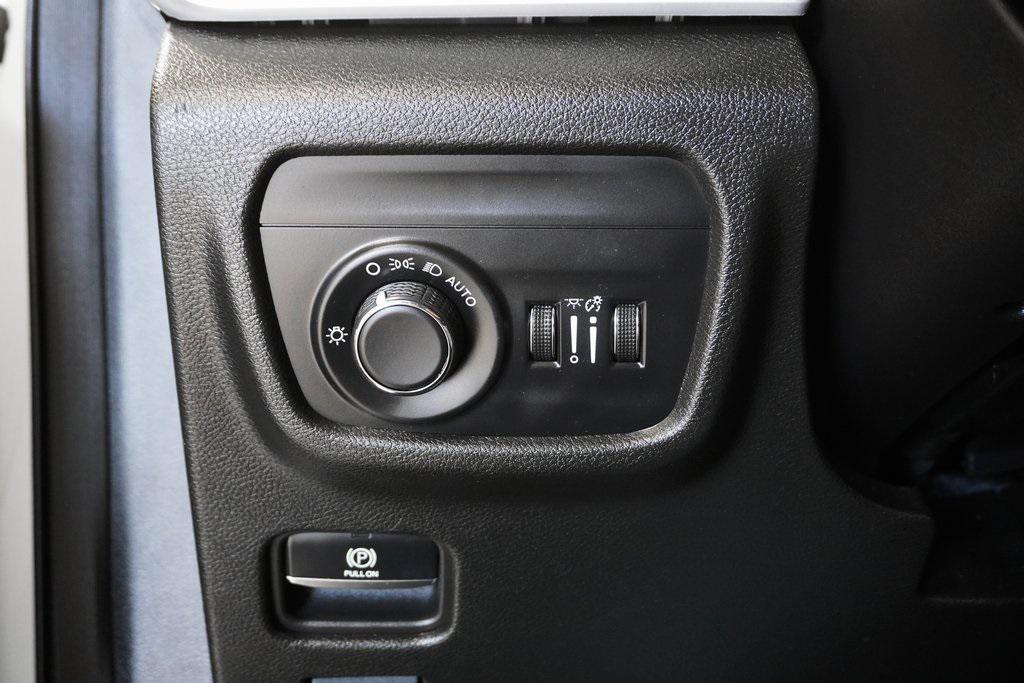 used 2024 Jeep Grand Cherokee car, priced at $29,195