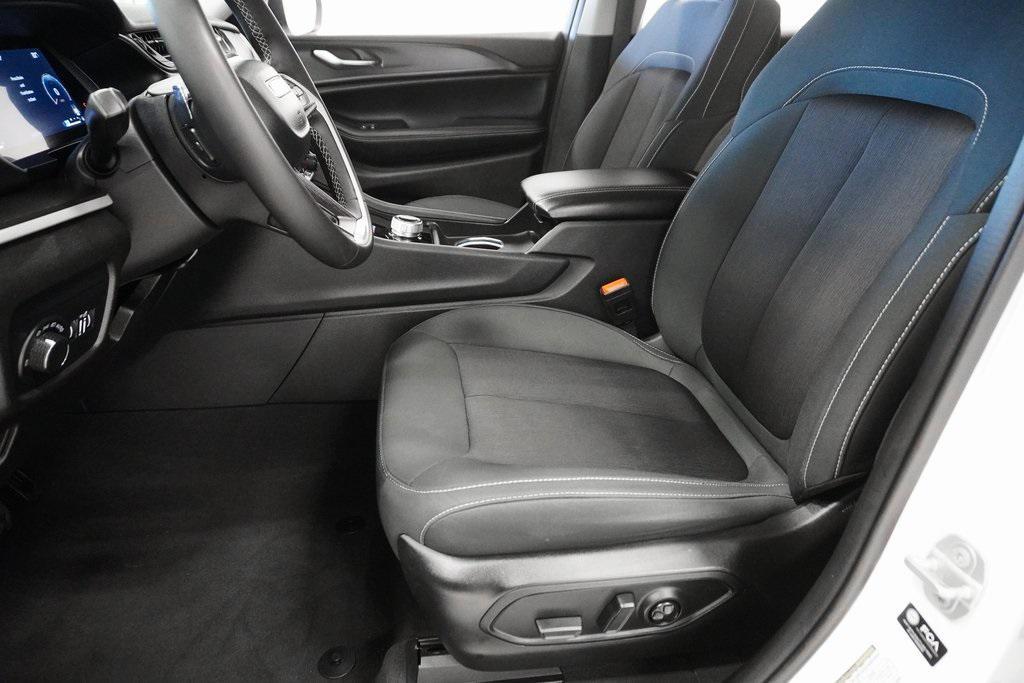 used 2024 Jeep Grand Cherokee car, priced at $29,195