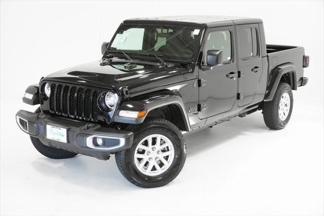 used 2023 Jeep Gladiator car, priced at $40,395