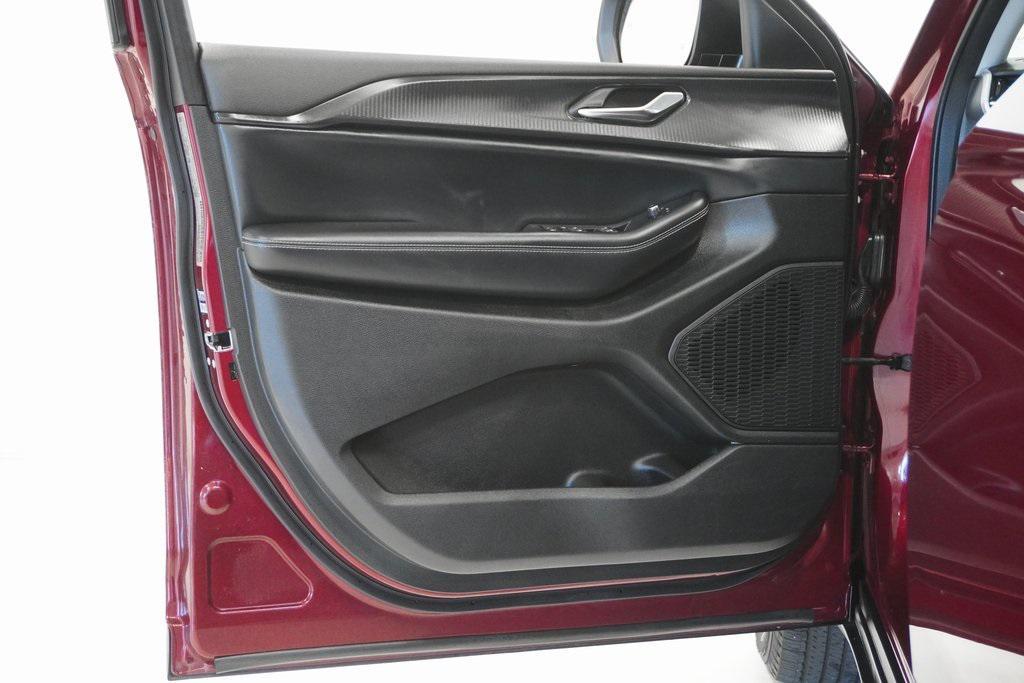 used 2024 Jeep Grand Cherokee car, priced at $27,495