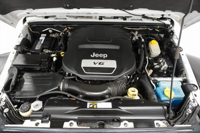 used 2015 Jeep Wrangler Unlimited car, priced at $14,995