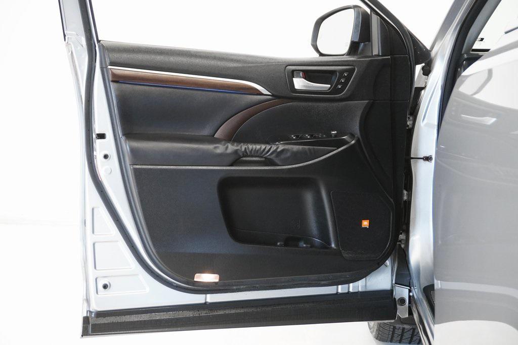used 2014 Toyota Highlander car, priced at $16,995