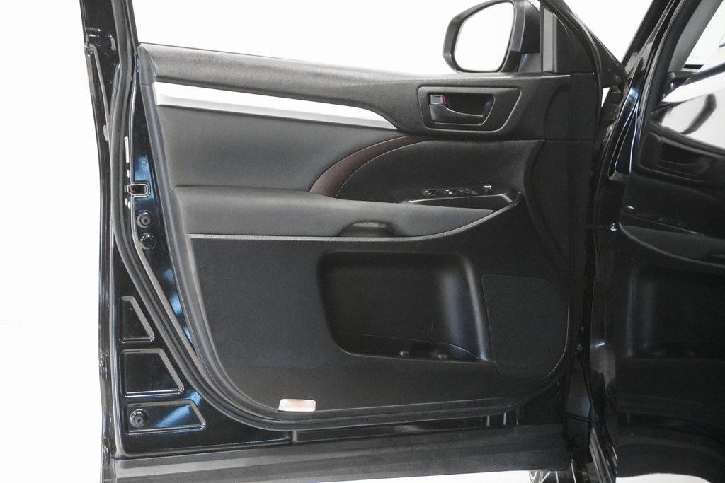 used 2017 Toyota Highlander car, priced at $21,495