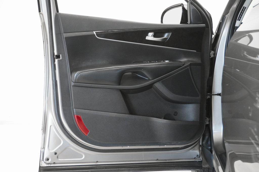 used 2018 Kia Sorento car, priced at $9,895