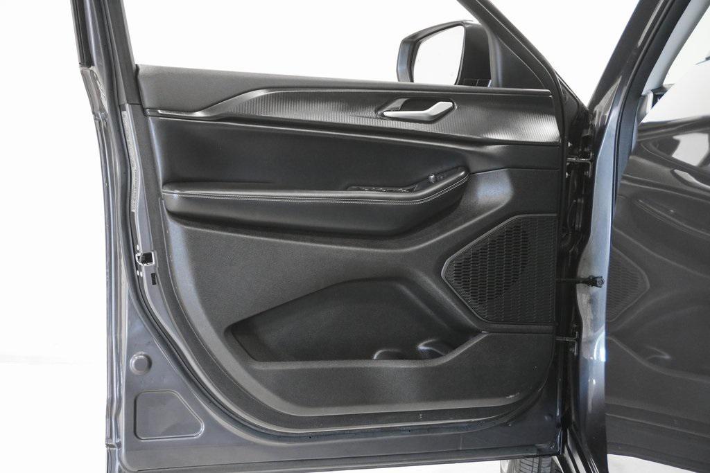 used 2023 Jeep Grand Cherokee L car, priced at $26,995