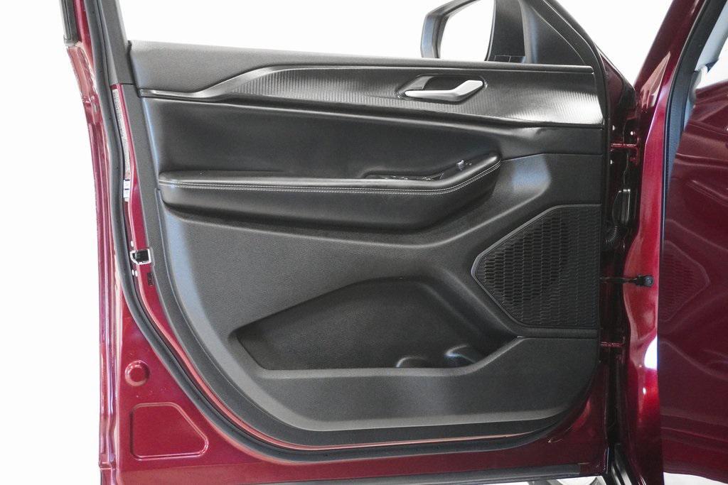 used 2024 Jeep Grand Cherokee car, priced at $27,995