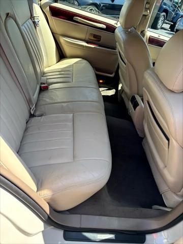 used 2005 Lincoln Town Car car, priced at $2,995
