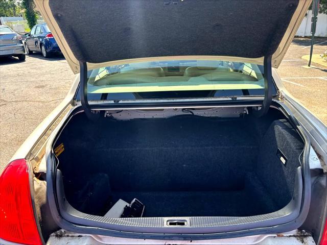 used 2005 Lincoln Town Car car, priced at $2,995