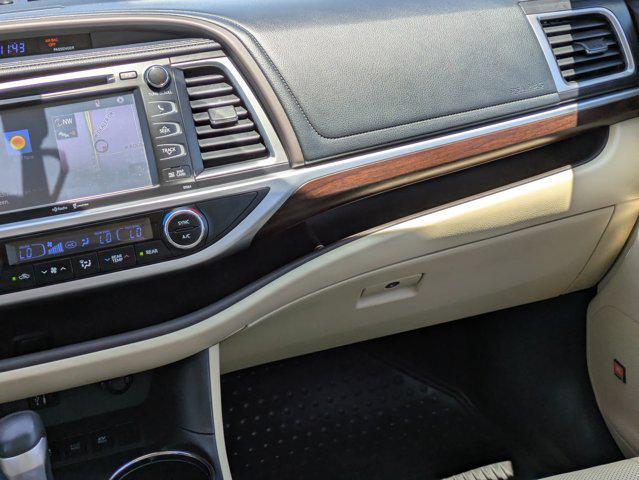 used 2014 Toyota Highlander Hybrid car, priced at $17,998