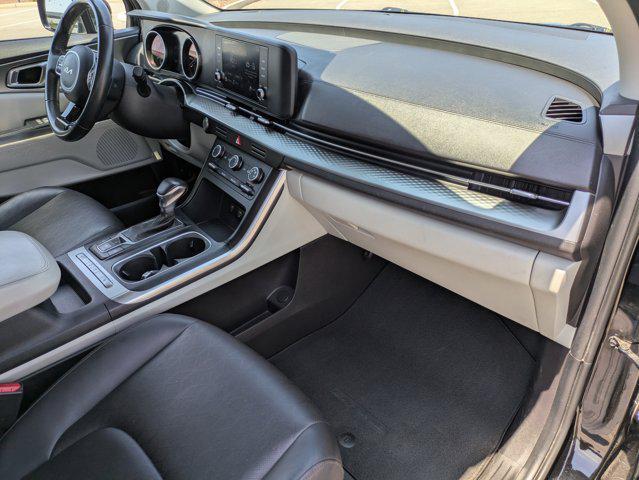 used 2022 Kia Carnival car