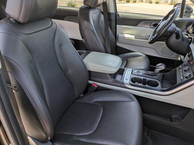 used 2022 Kia Carnival car