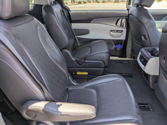 used 2022 Kia Carnival car